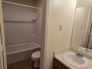Cleburne, TX 76033