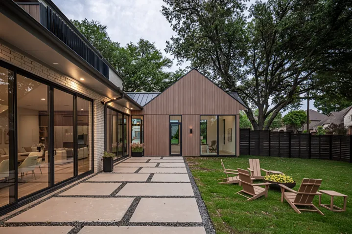 Dallas, TX 75220