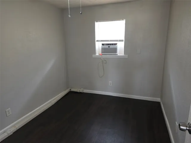 Dallas, TX 75210