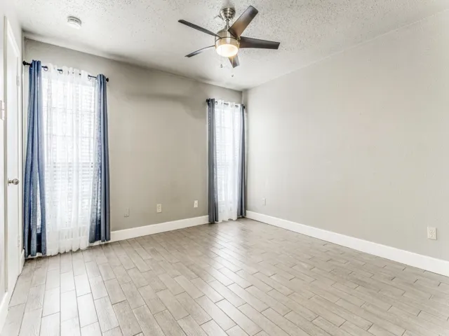 Dallas, TX 75206