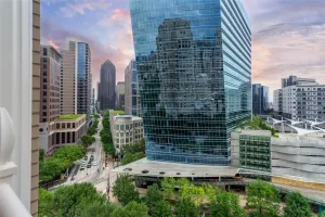 Dallas, TX 75201
