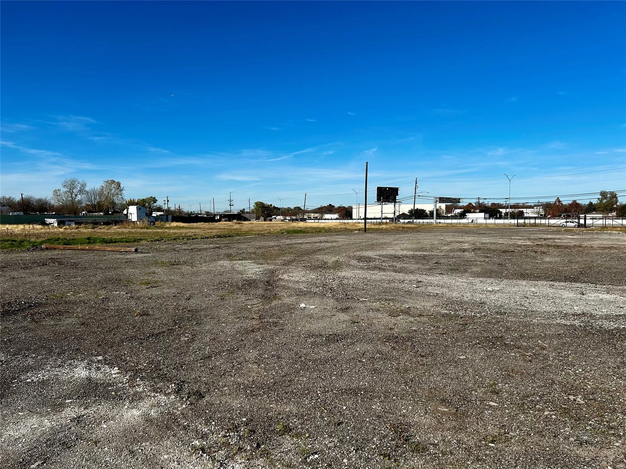 Dallas, TX 75217