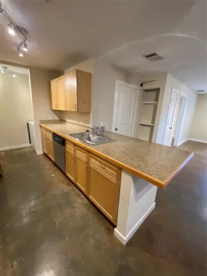 Dallas, TX 75206