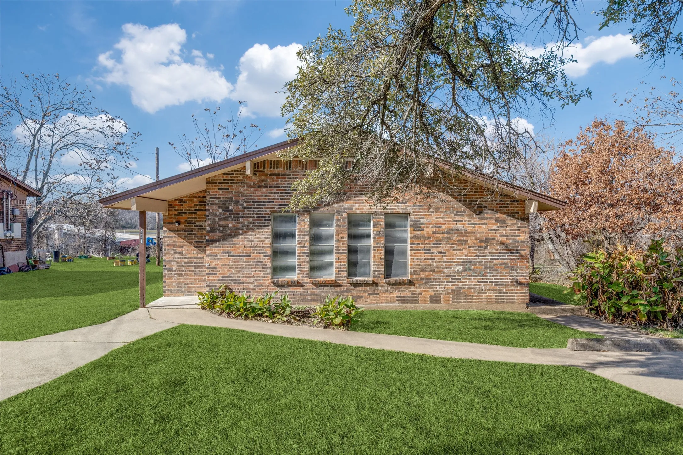 Azle, TX 76020