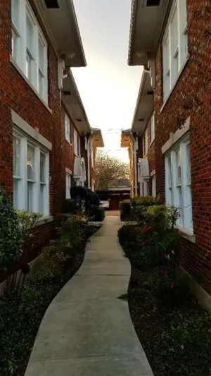 Dallas, TX 75208