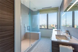Dallas, TX 75201