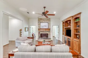 Hudson Oaks, TX 76087