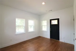 Dallas, TX 75216