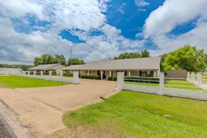Lone Oak, TX 75453