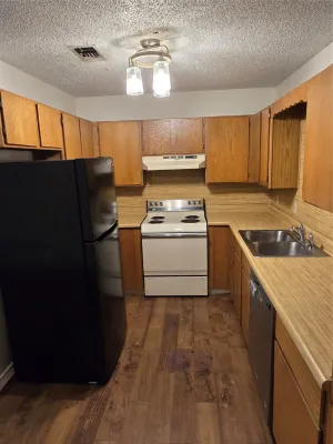 Cleburne, TX 76033