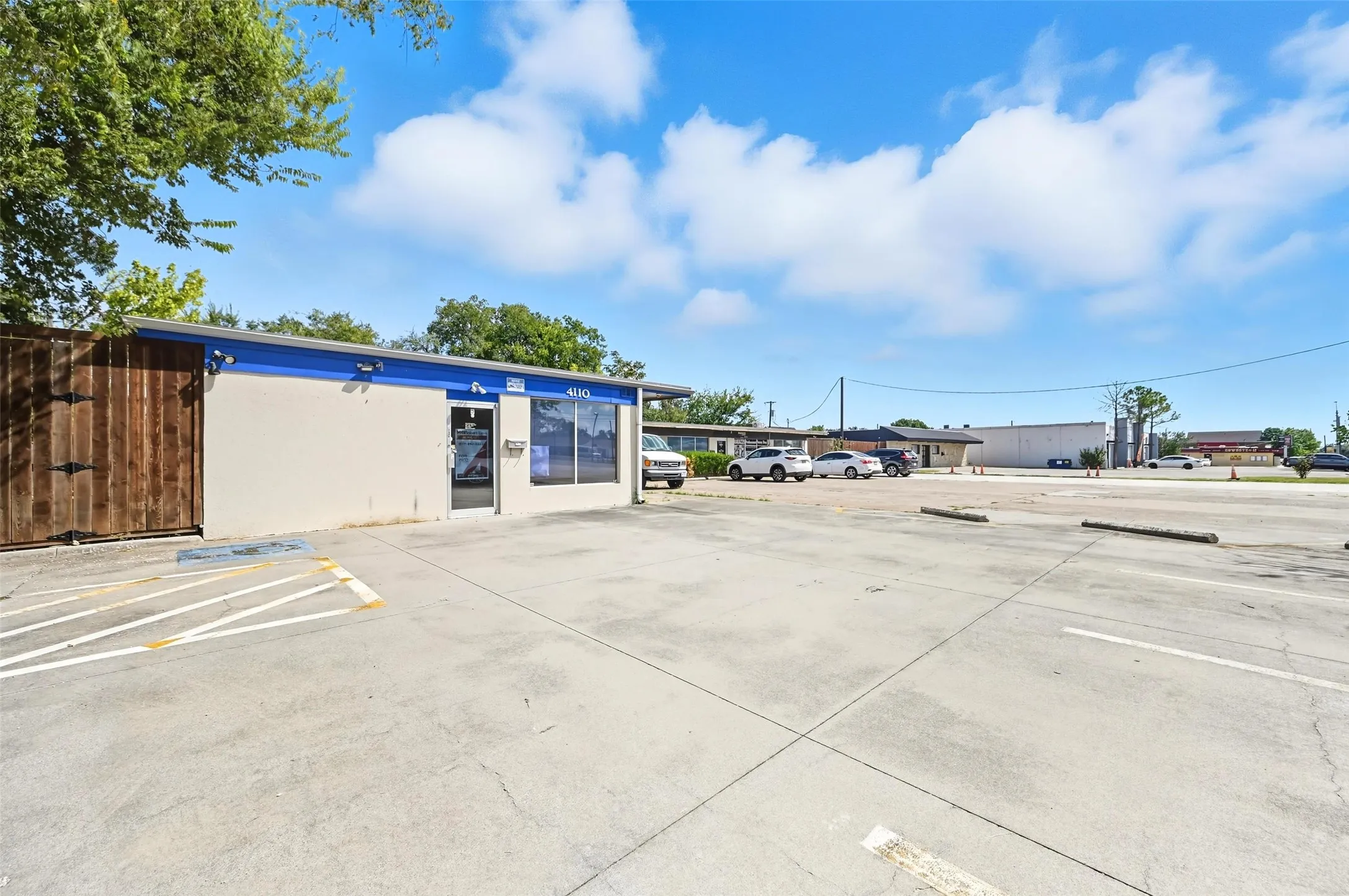 Haltom City, TX 76117