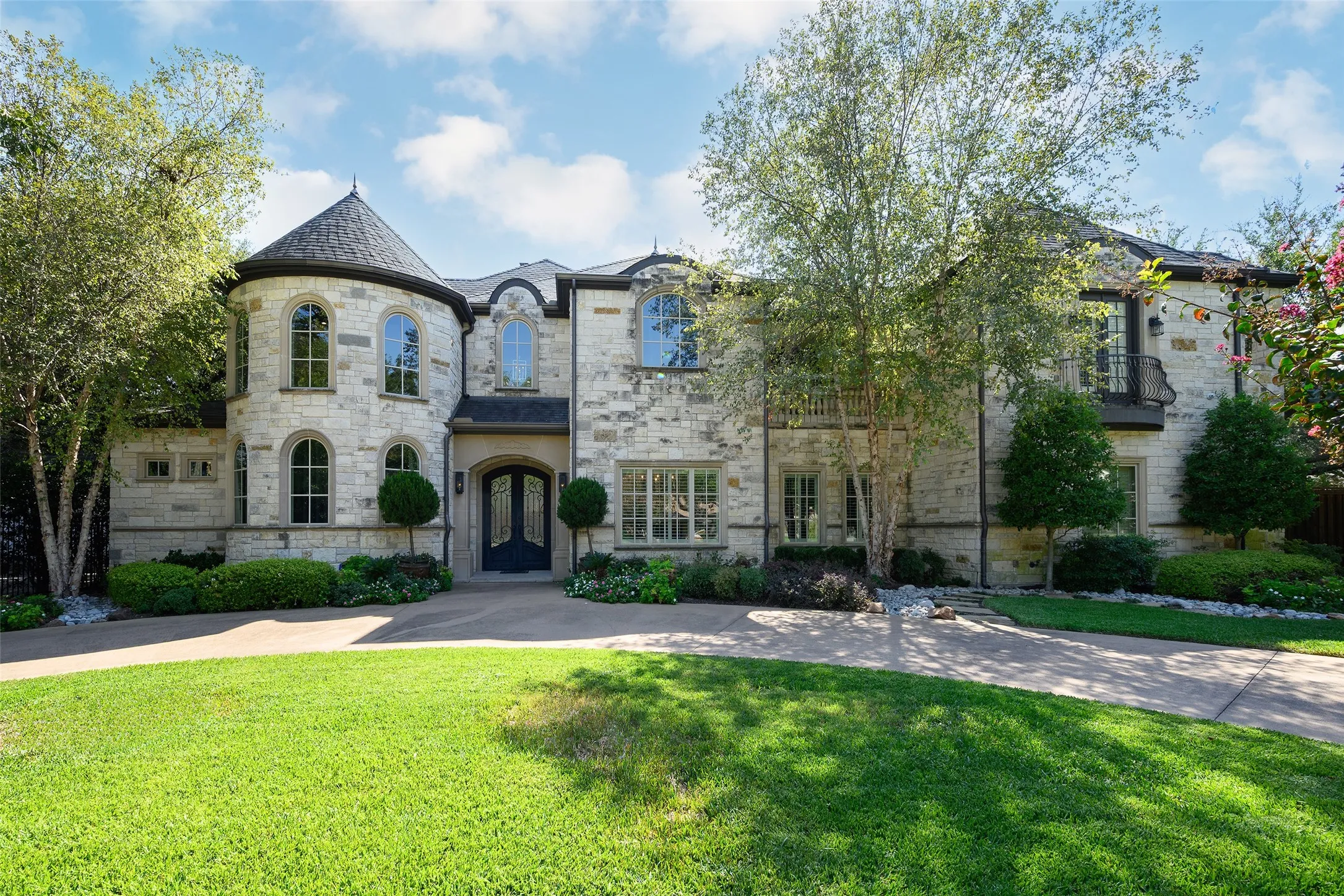 Dallas, TX 75225