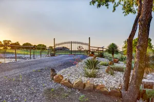 Ennis, TX 75119