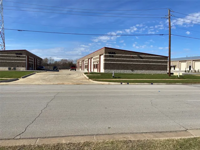 Euless, TX 76040