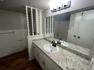Cleburne, TX 76033