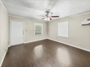 River Oaks, TX 76114