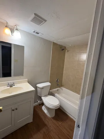 Arlington, TX 76011