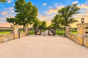 Cleburne, TX 76033