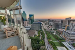 Dallas, TX 75201