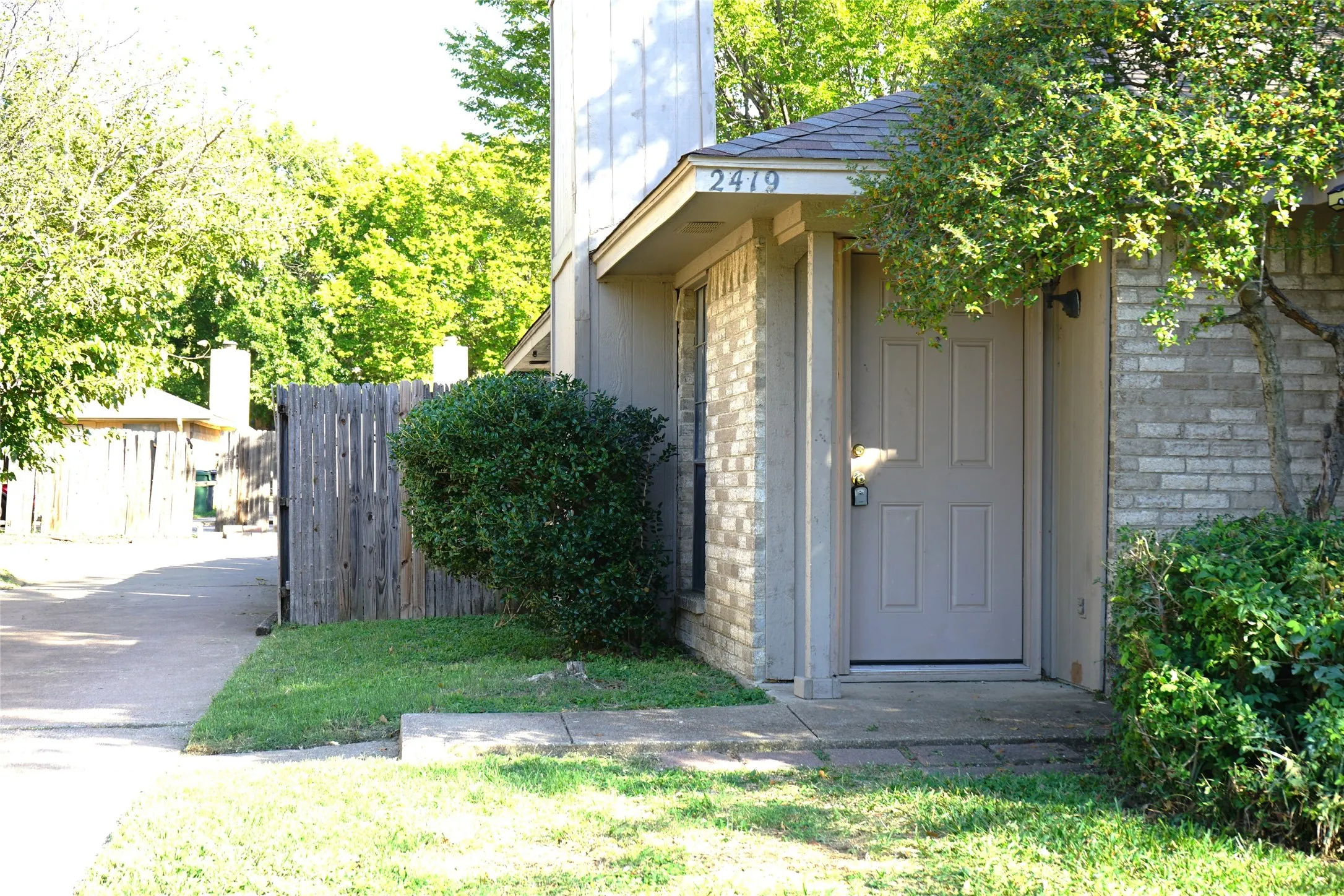 Arlington, TX 76015