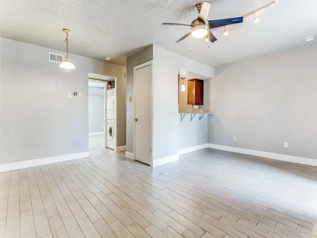 Dallas, TX 75206