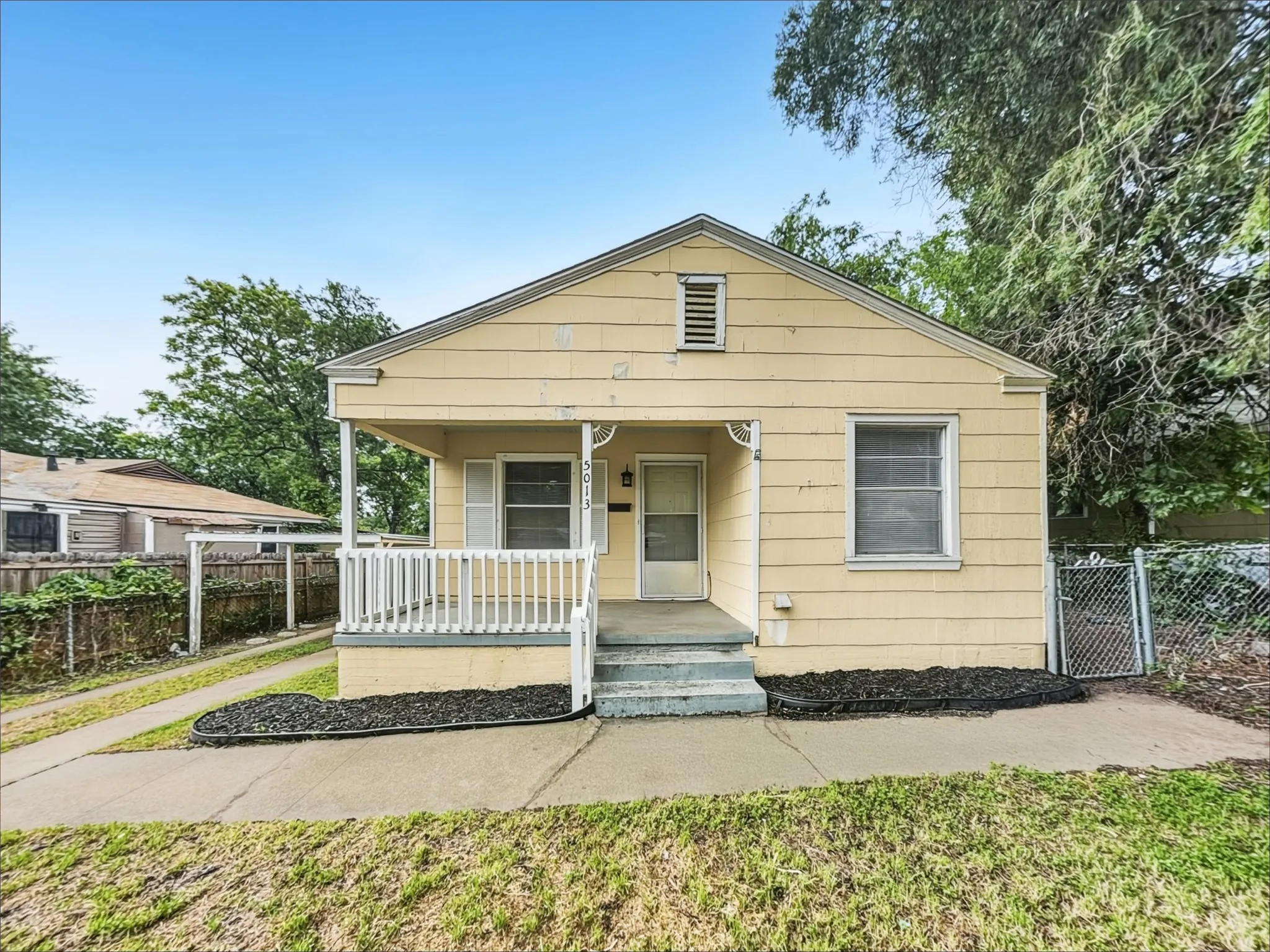 River Oaks, TX 76114