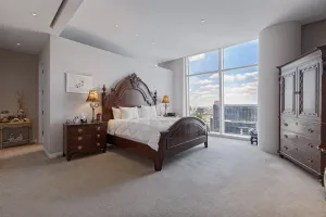 Dallas, TX 75201