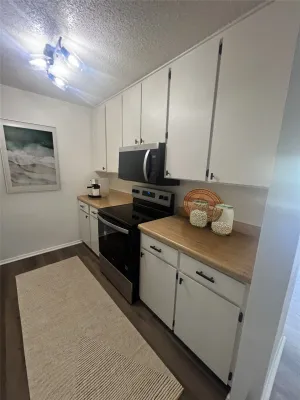 Benbrook, TX 76116