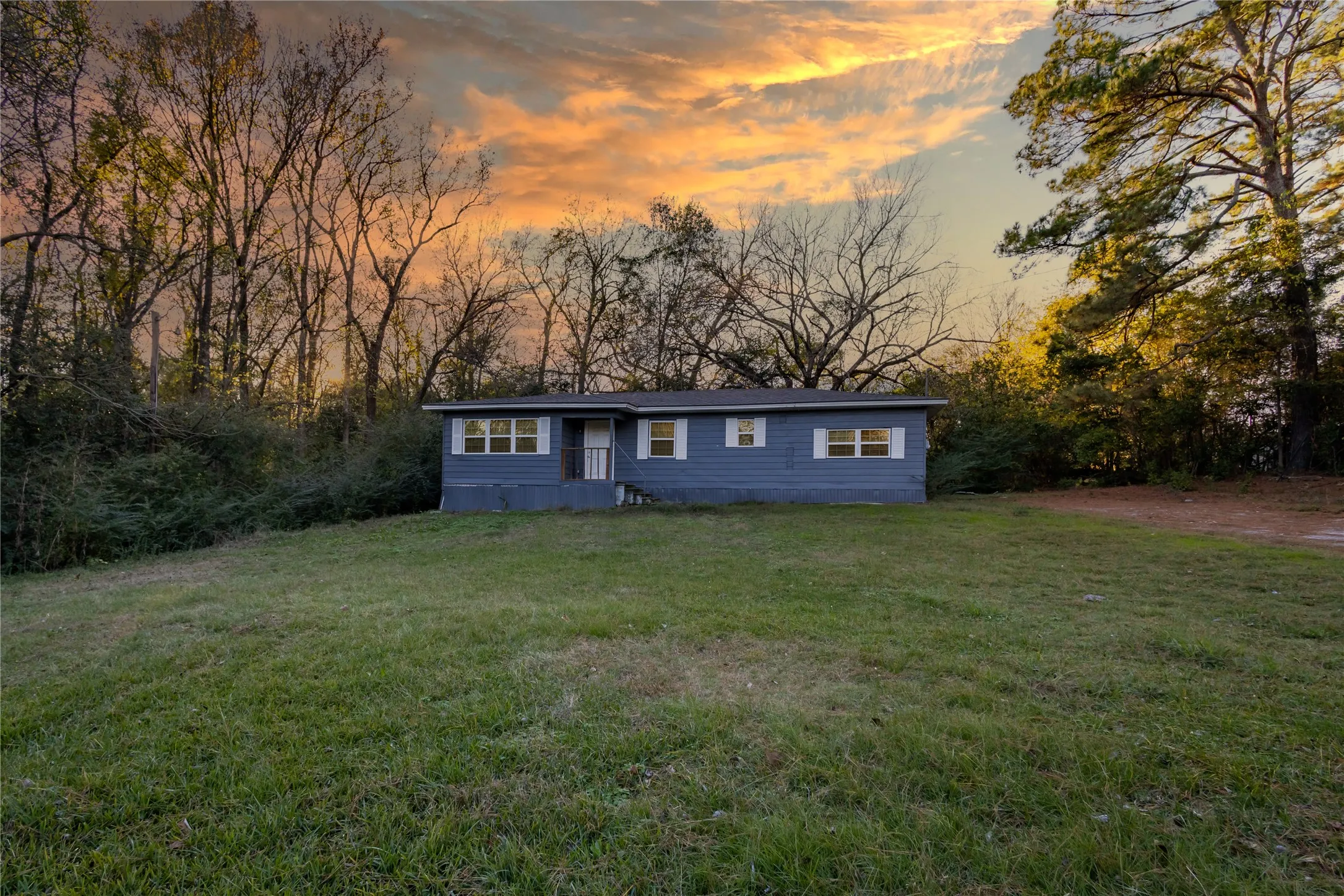 Mineola, TX 75773