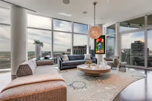 Dallas, TX 75201