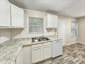 River Oaks, TX 76114