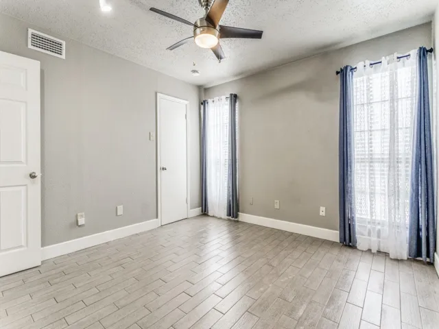Dallas, TX 75206