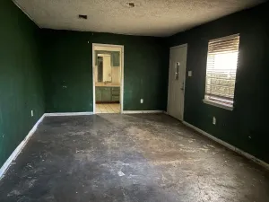 Livingston, TX 77351