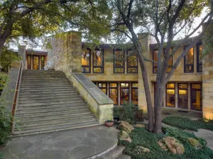 Dallas, TX 75220