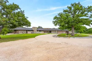 Nocona, TX 76255