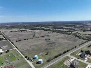 Trenton, TX 75490