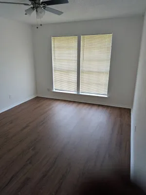 Kennedale, TX 76060