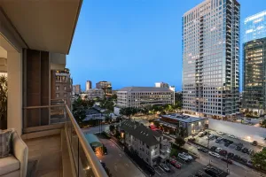 Dallas, TX 75201