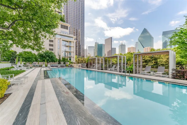 Dallas, TX 75201
