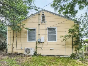 River Oaks, TX 76114