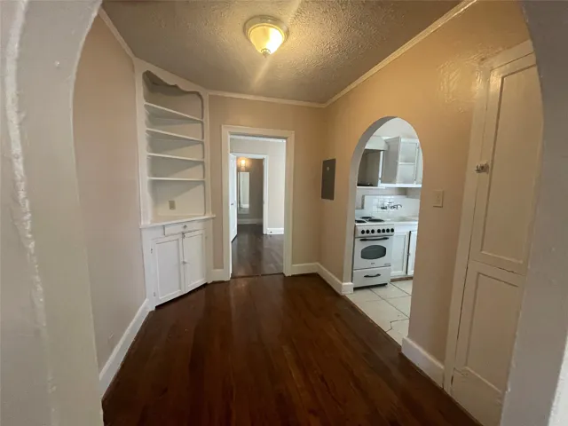 Dallas, TX 75206