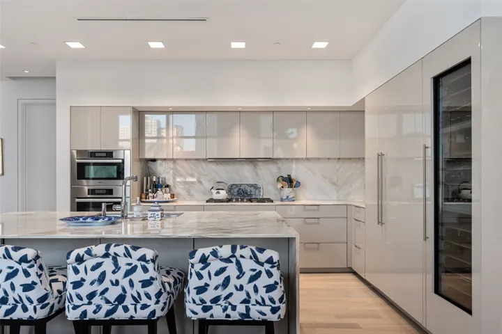 Dallas, TX 75201