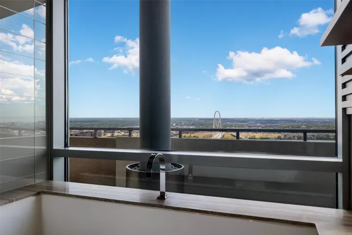 Dallas, TX 75219