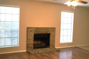 Arlington, TX 76015