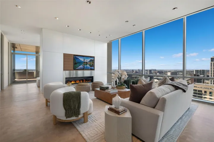 Dallas, TX 75219