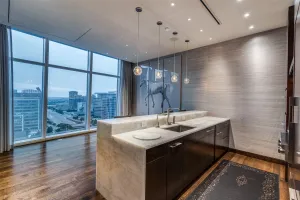 Dallas, TX 75201