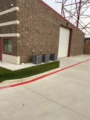 Euless, TX 76040