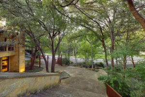 Dallas, TX 75220