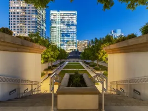 Dallas, TX 75201