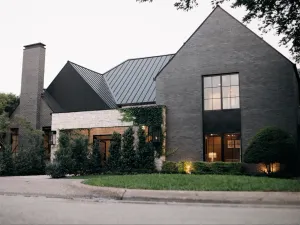Dallas, TX 75230